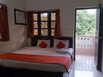 Retreat Anjuna Resort 2*